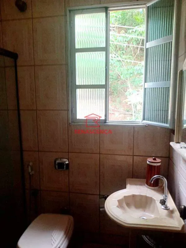 4-bedroom house with 1 en-suite and 300 m² plus pool — photo 20