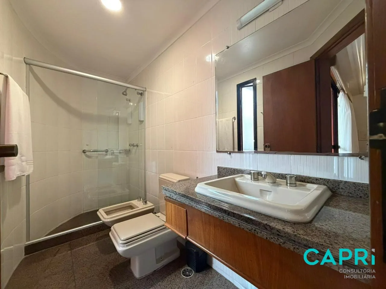 One-bedroom apartment with a washing machine — photo 2