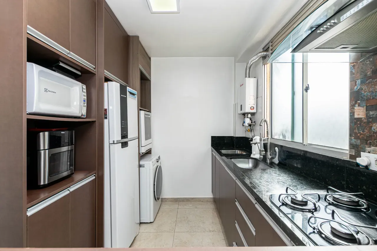 2-bedroom apartment with a washing machine in Curitiba — photo 15