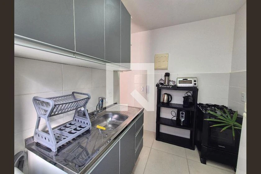 Furnished 2-bedroom apartment with an open-plan kitchen — photo 2