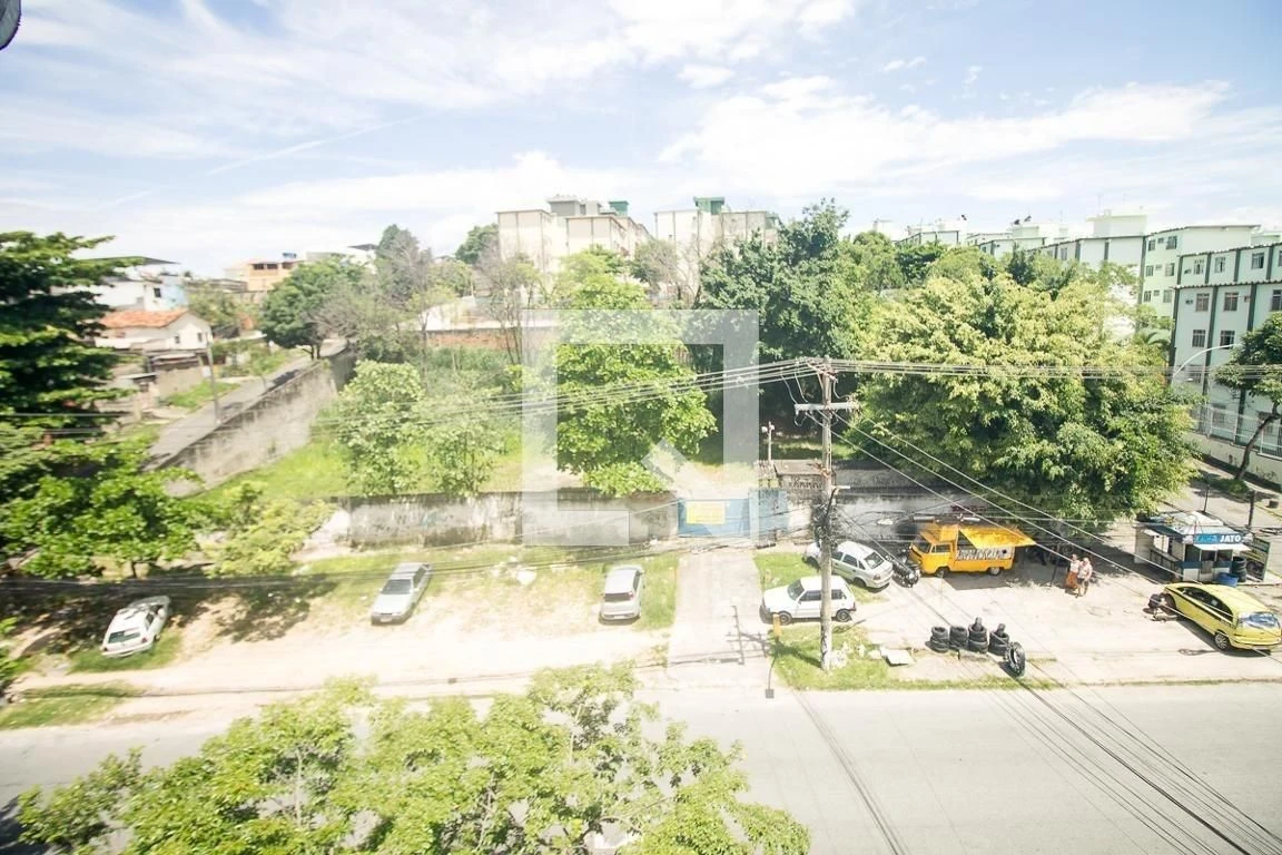 2-bedroom apartment in a building with a pool — photo 10
