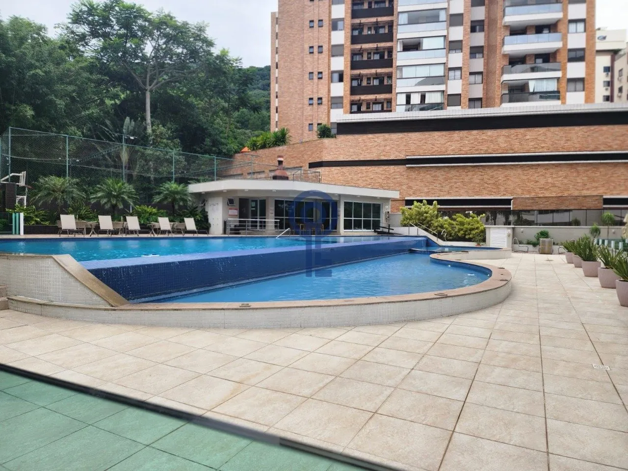 Furnished 4-bedroom apartment with 1 en-suite bath — photo 40