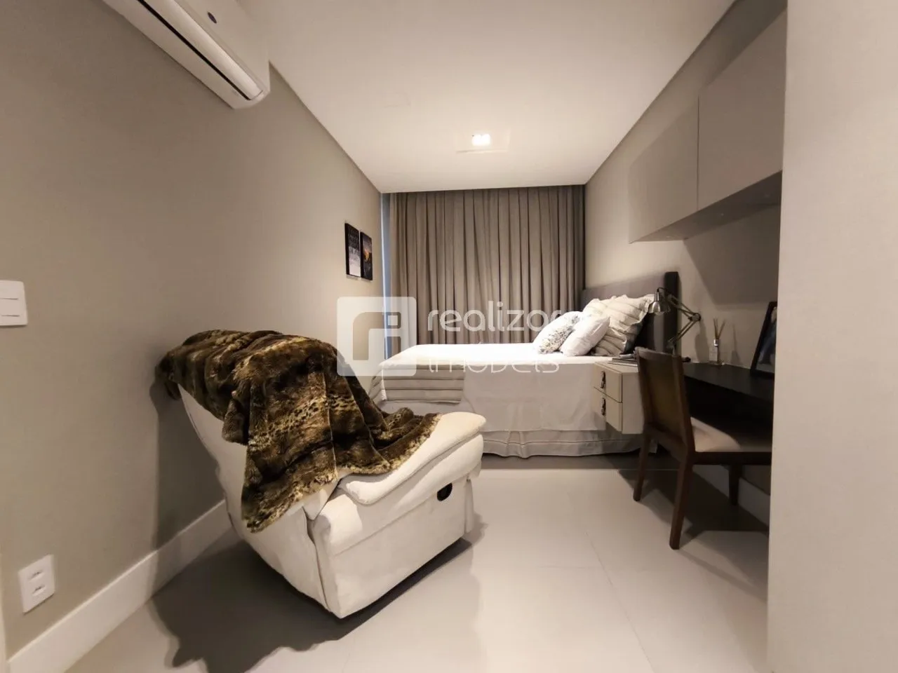 Furnished 3rd-floor apartment with 2 en-suites 170 m² — photo 38