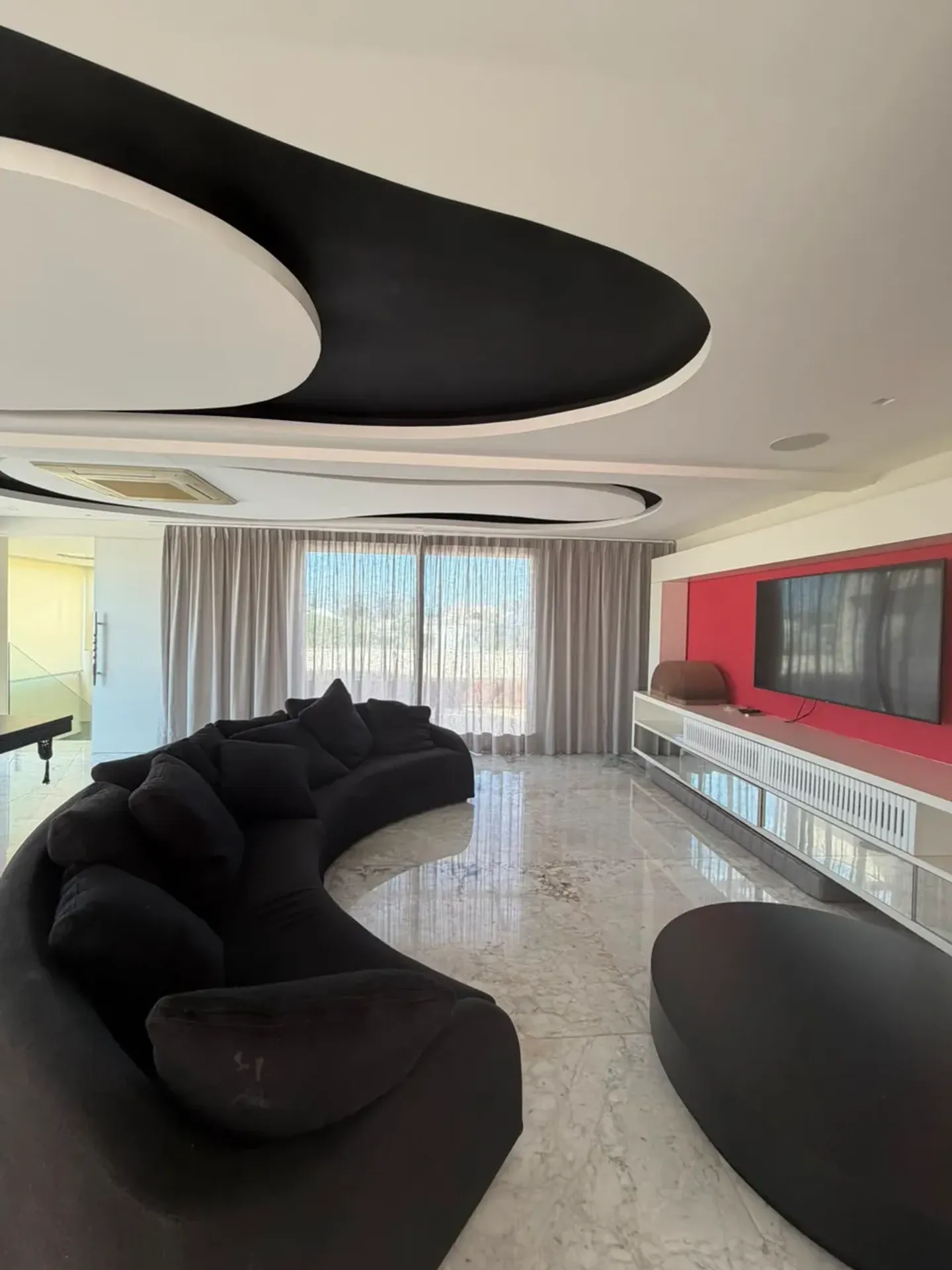 Furnished house with 5 bedrooms and 5 bathrooms, 700 m² — photo 41