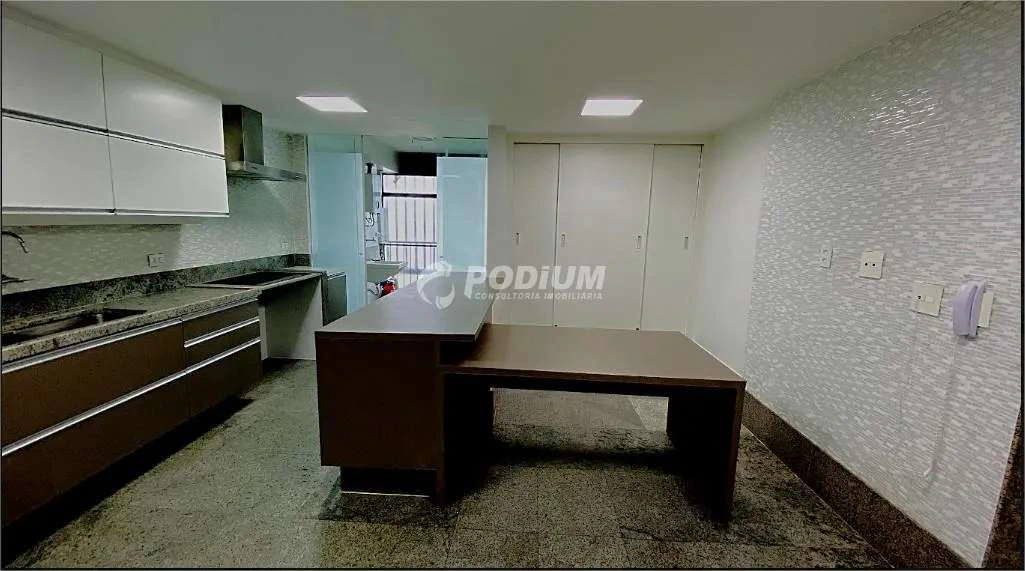 4-bedroom 315 m² apartment with separate kitchen — photo 2