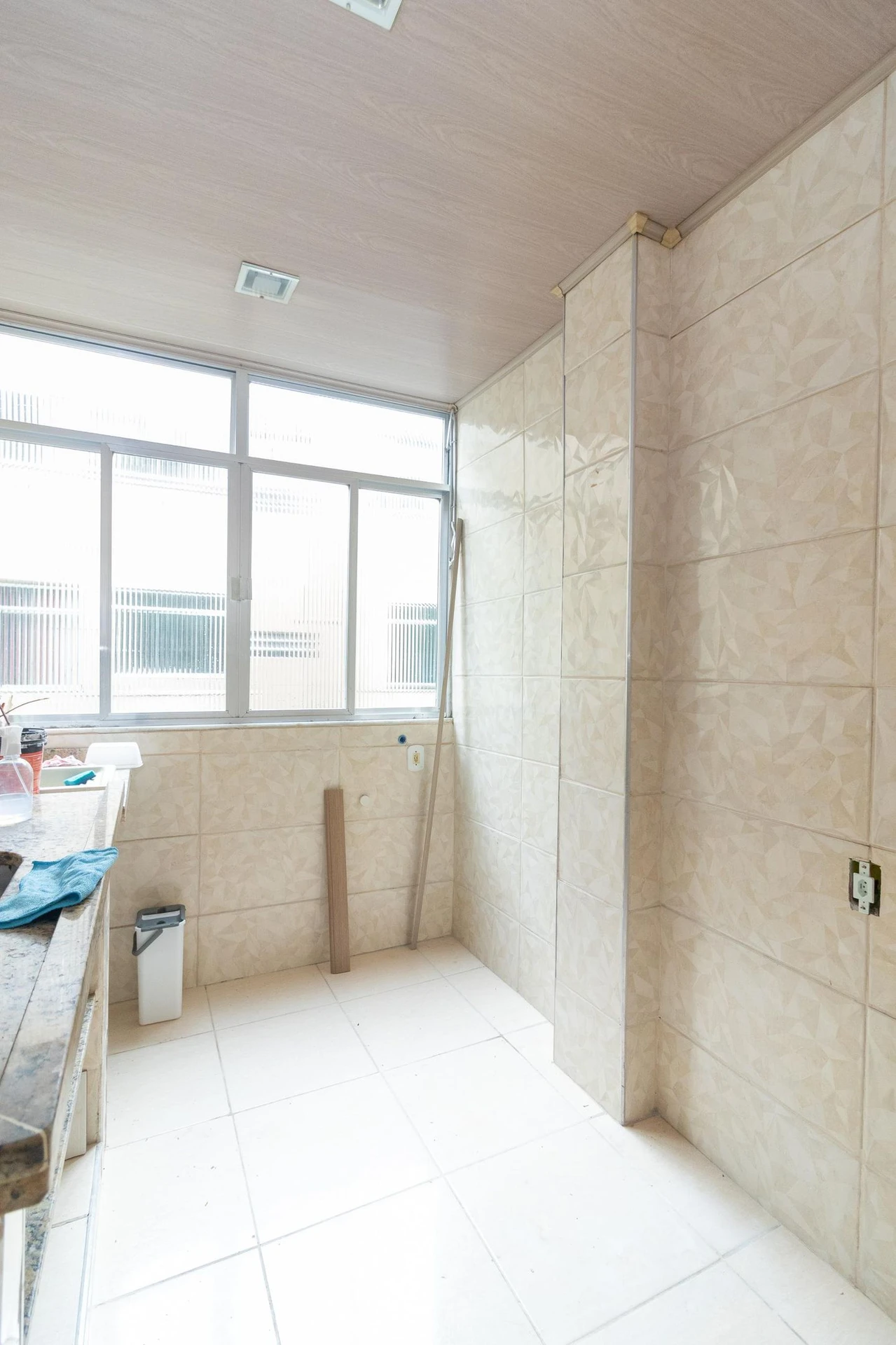 Unfurnished 2-bedroom apartment with 1 bathroom, no parking — photo 2
