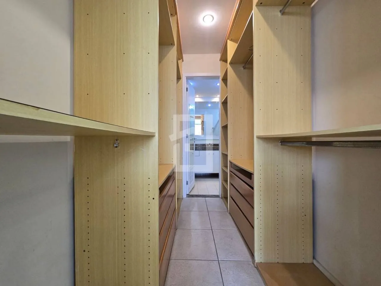 Ванна та 3 спальні: квартира 193 м² — photo 19