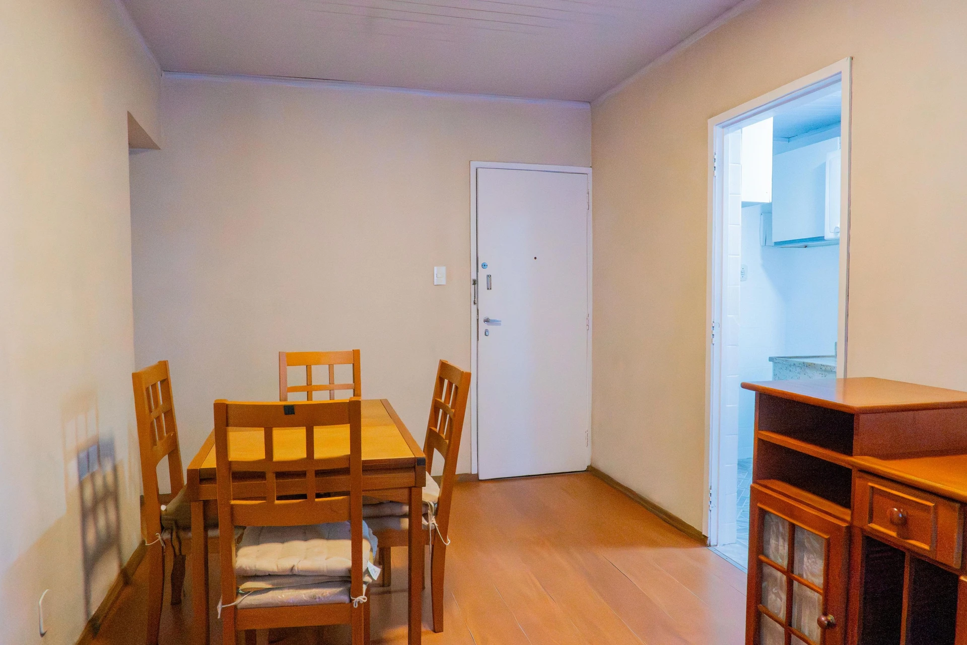 3-bedroom apartment with wood or laminate floors — photo 19
