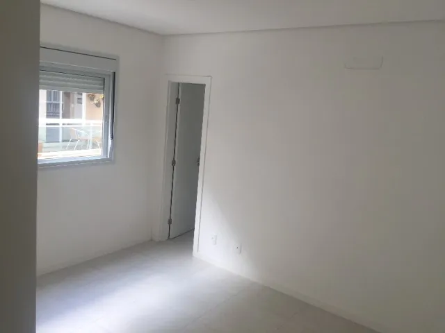 Balcony with a grill in a 2-bedroom apartment, 75 m² — photo 11