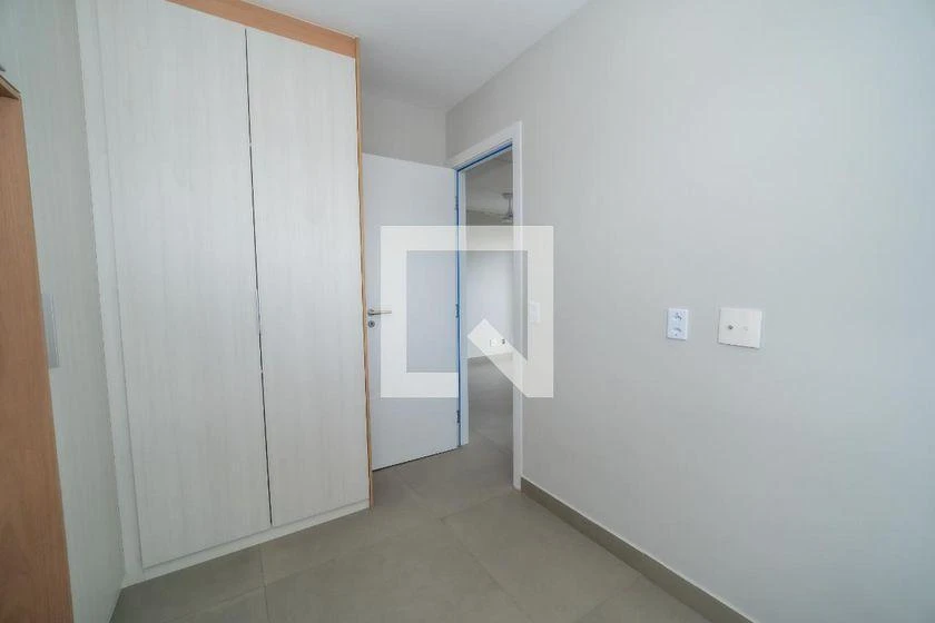 2-bedroom apartment in a building with a gym — photo 7