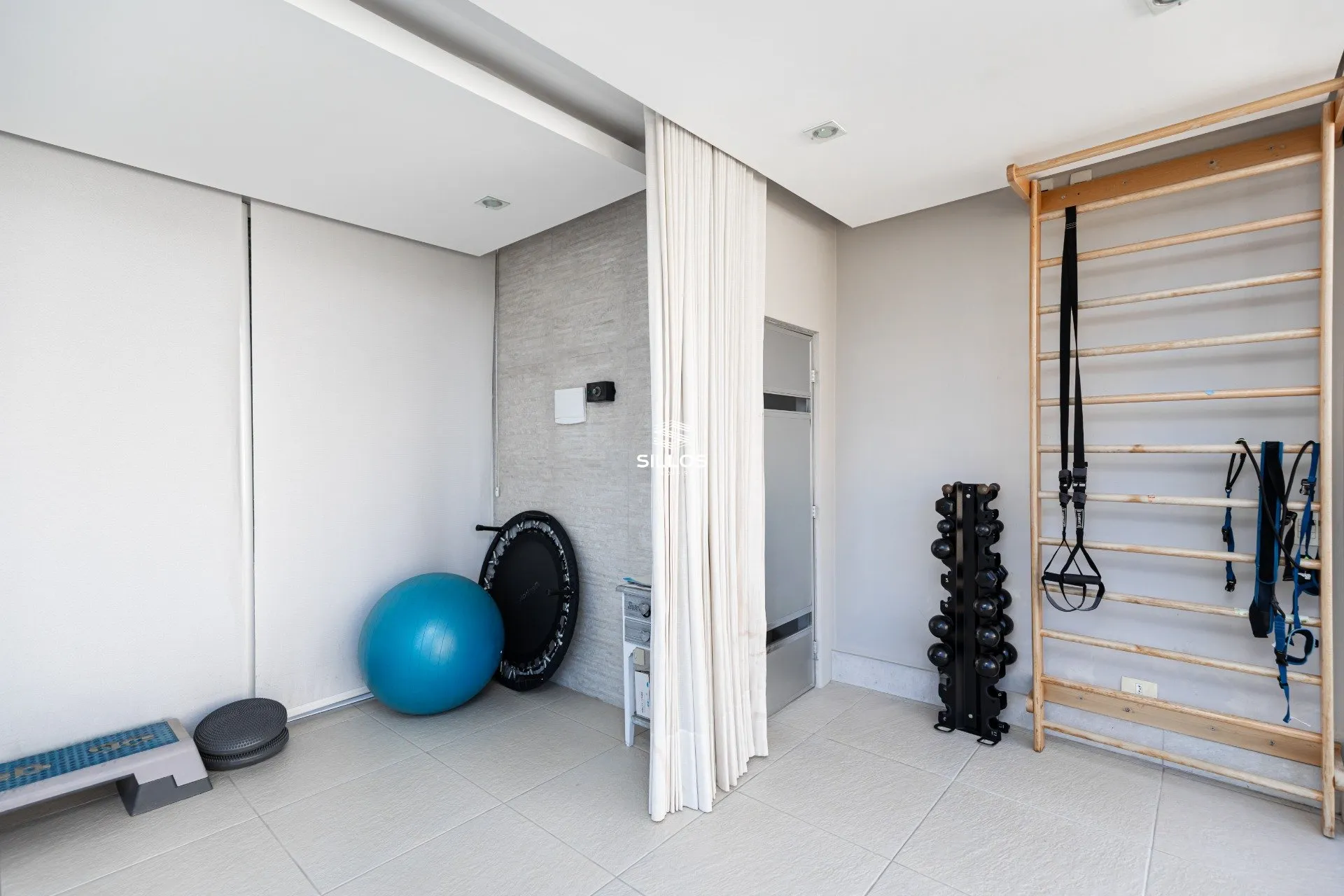 Rental house with 4 en-suite bedrooms and 7 baths — photo 23