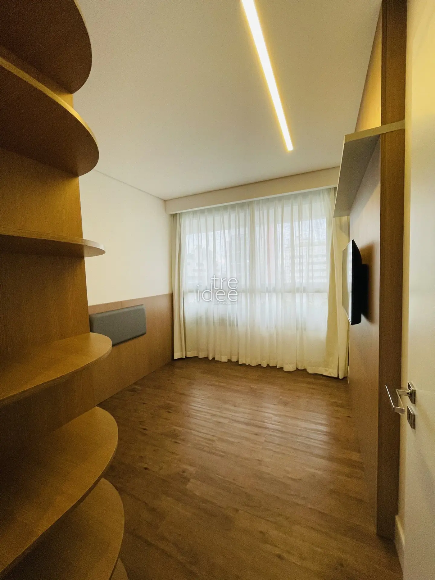 Furnished apartment, 80 m², with floor-to-ceiling windows — photo 6