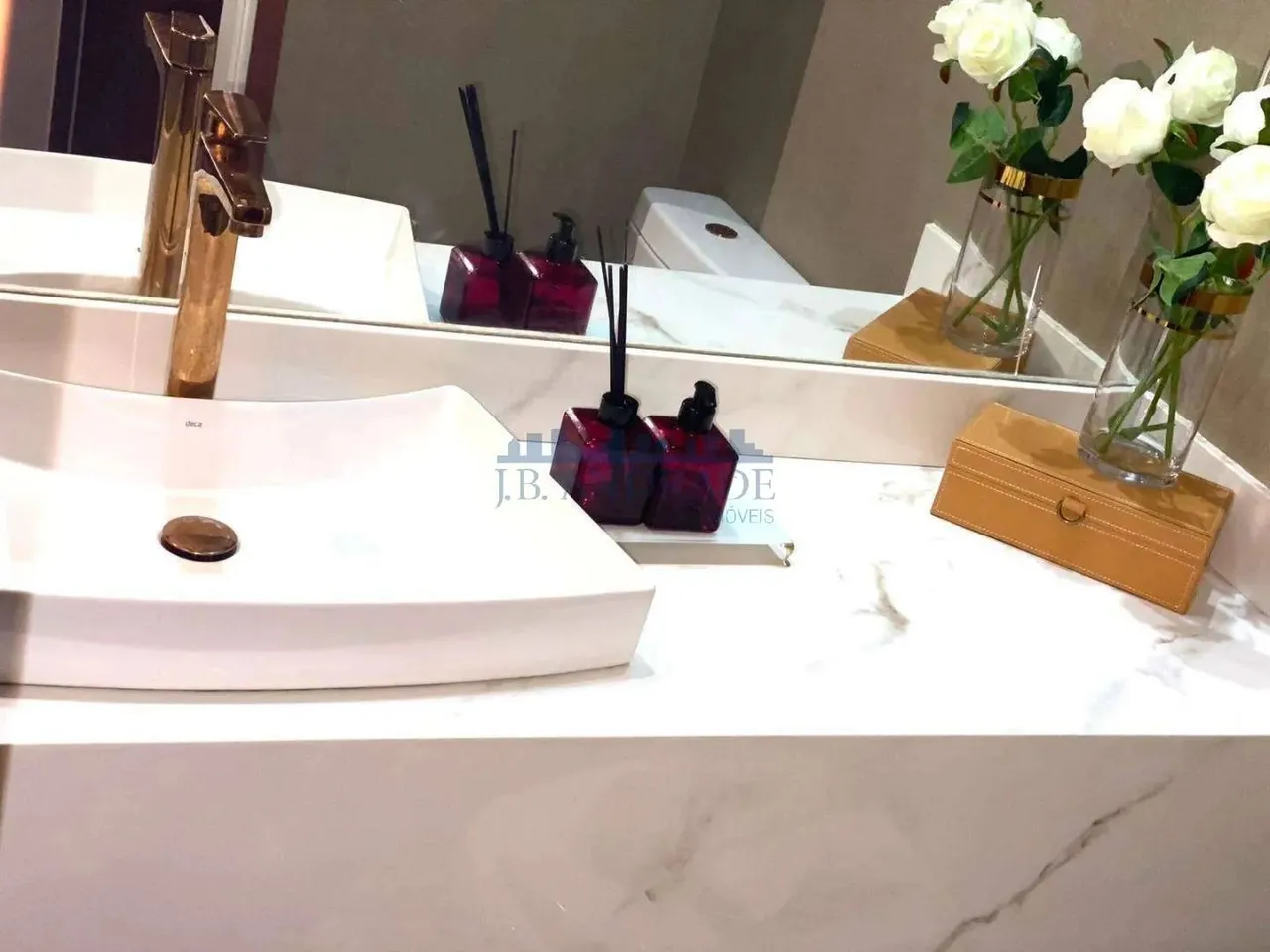 Furnished 250 m² apartment with 3 bedrooms and open kitchen — photo 17