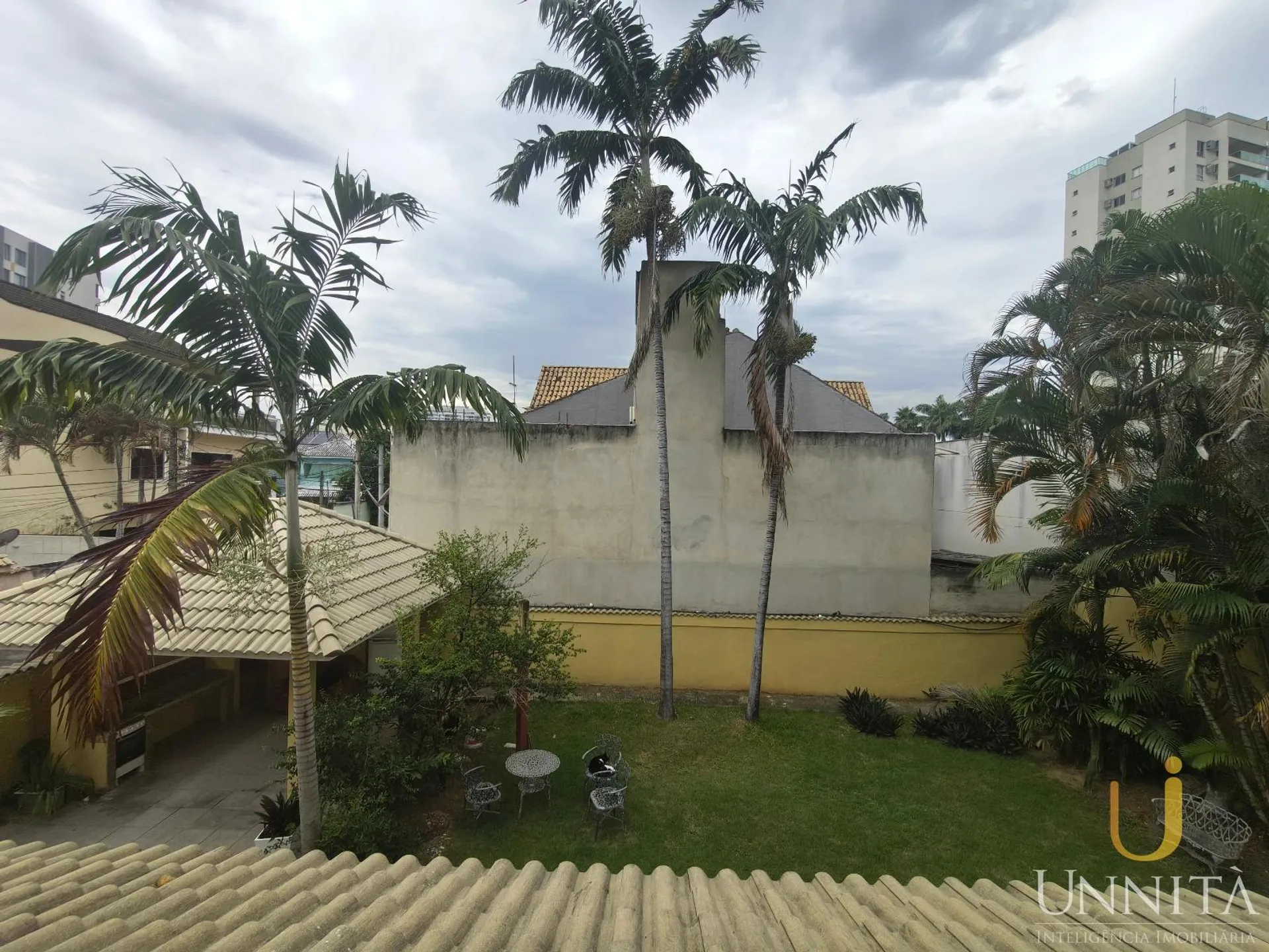 750 m² house with a grill on the balcony and a bathtub — photo 18