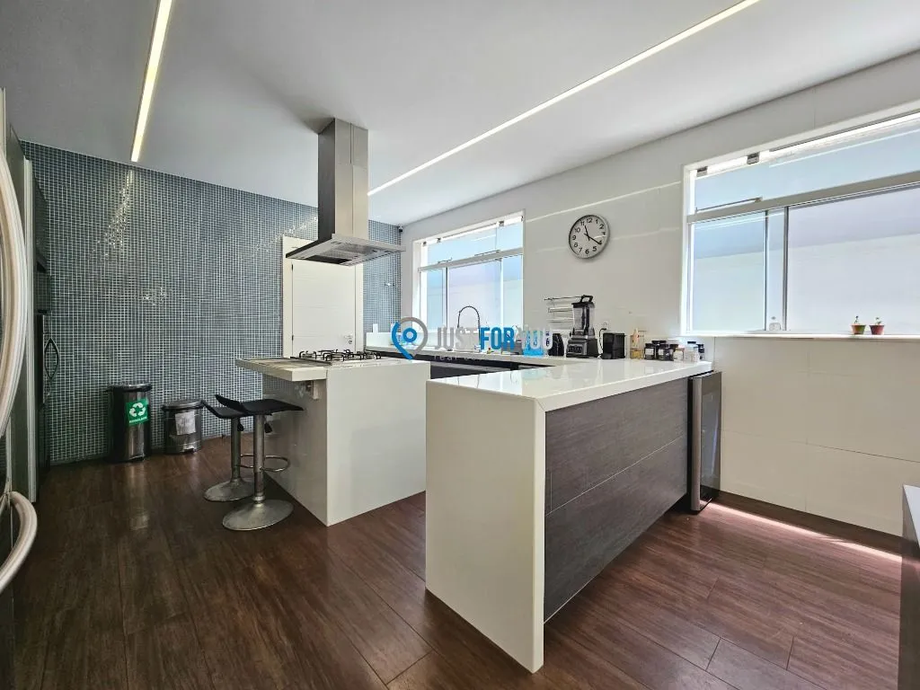 Casa com 4 dormitórios e 5 banheiros, 650 m² — photo 26