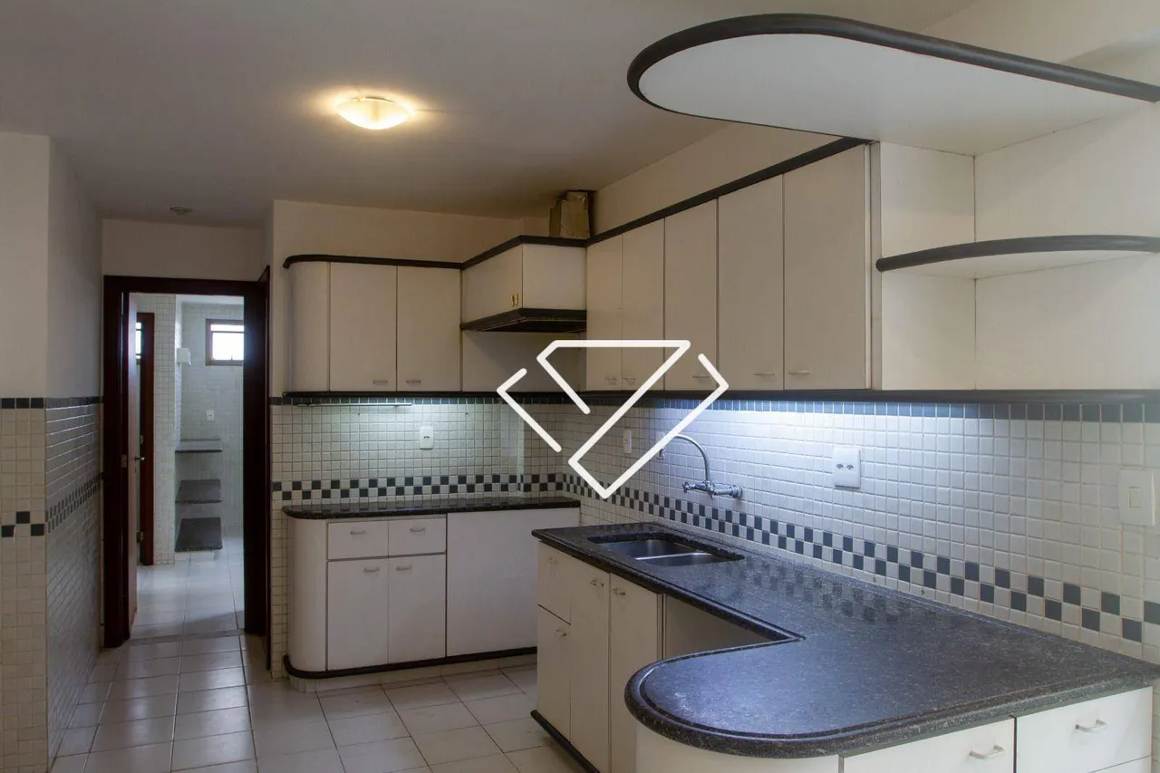 Apartamento com 3 dormitórios e varanda fechada 325 m² — photo 20
