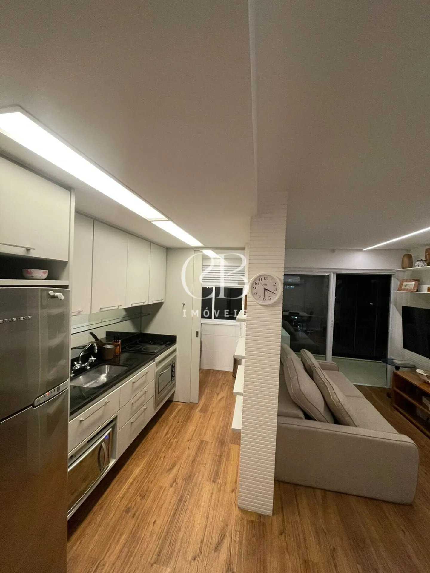 Furnished 2-bedroom apartment with en-suite bathrooms — photo 2