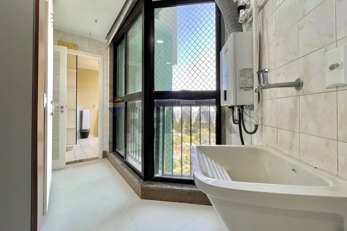 Duplex penthouse with 3 en-suite bedrooms and 200 m² — photo 49