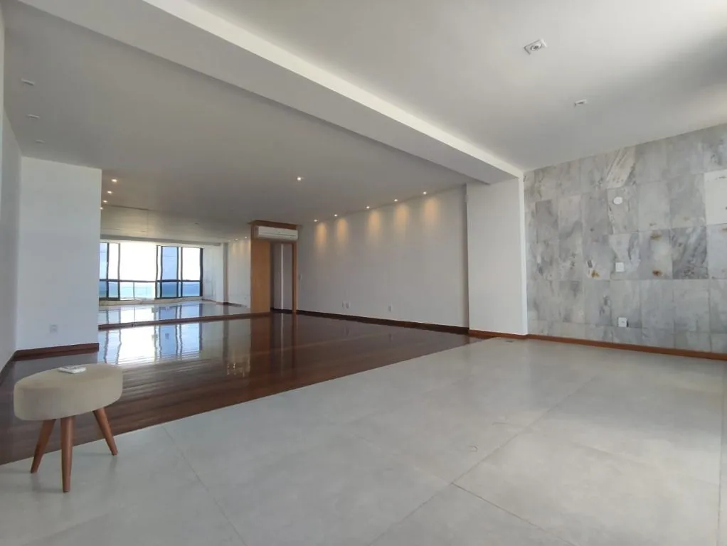 3-bedroom apartment with separate kitchen, 210 m² — photo 25