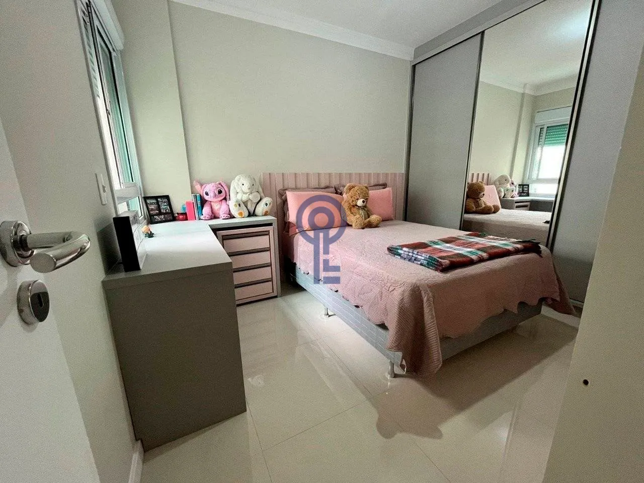 Furnished 4-bedroom apartment with 1 en-suite bath — photo 24