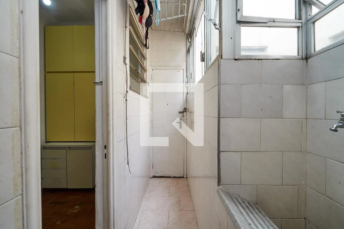 2-bedroom apartment with a bathtub — photo 7