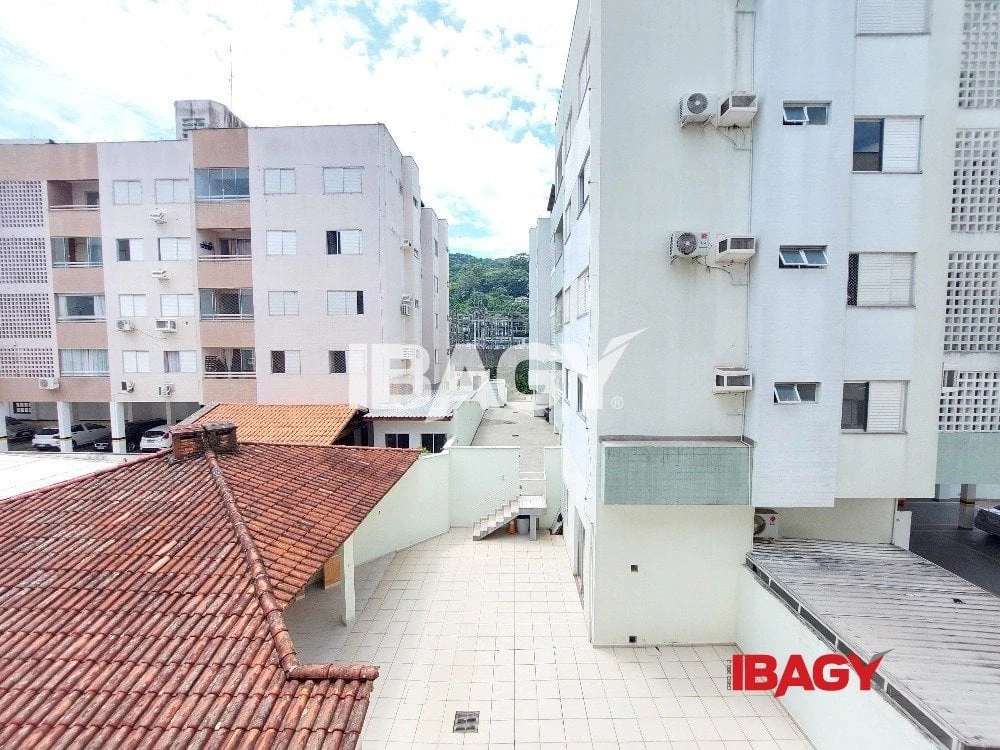 3-bedroom apartment with a washing machine in Florianópolis — photo 15