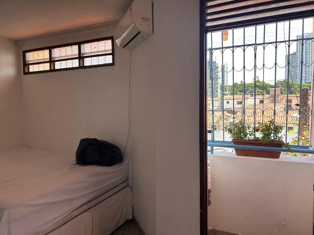 Furnished house with 4 bedrooms and 2 bathrooms