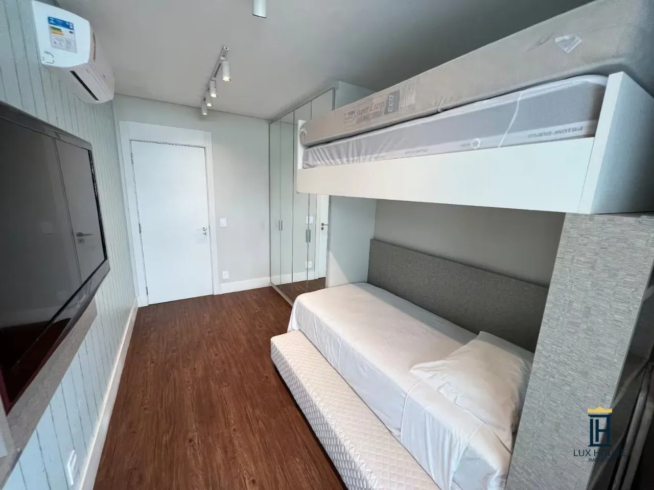 Furnished 2-bedroom apartment with suite and 2 parking — photo 9