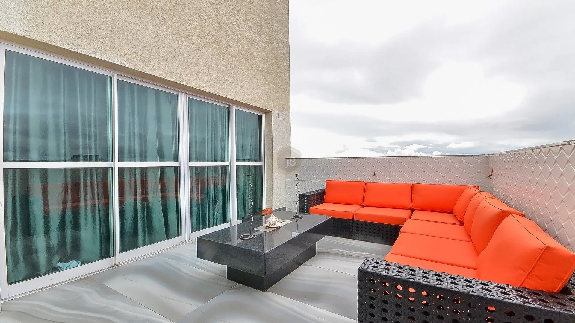 3-bedroom apartment with a bathtub — photo 11