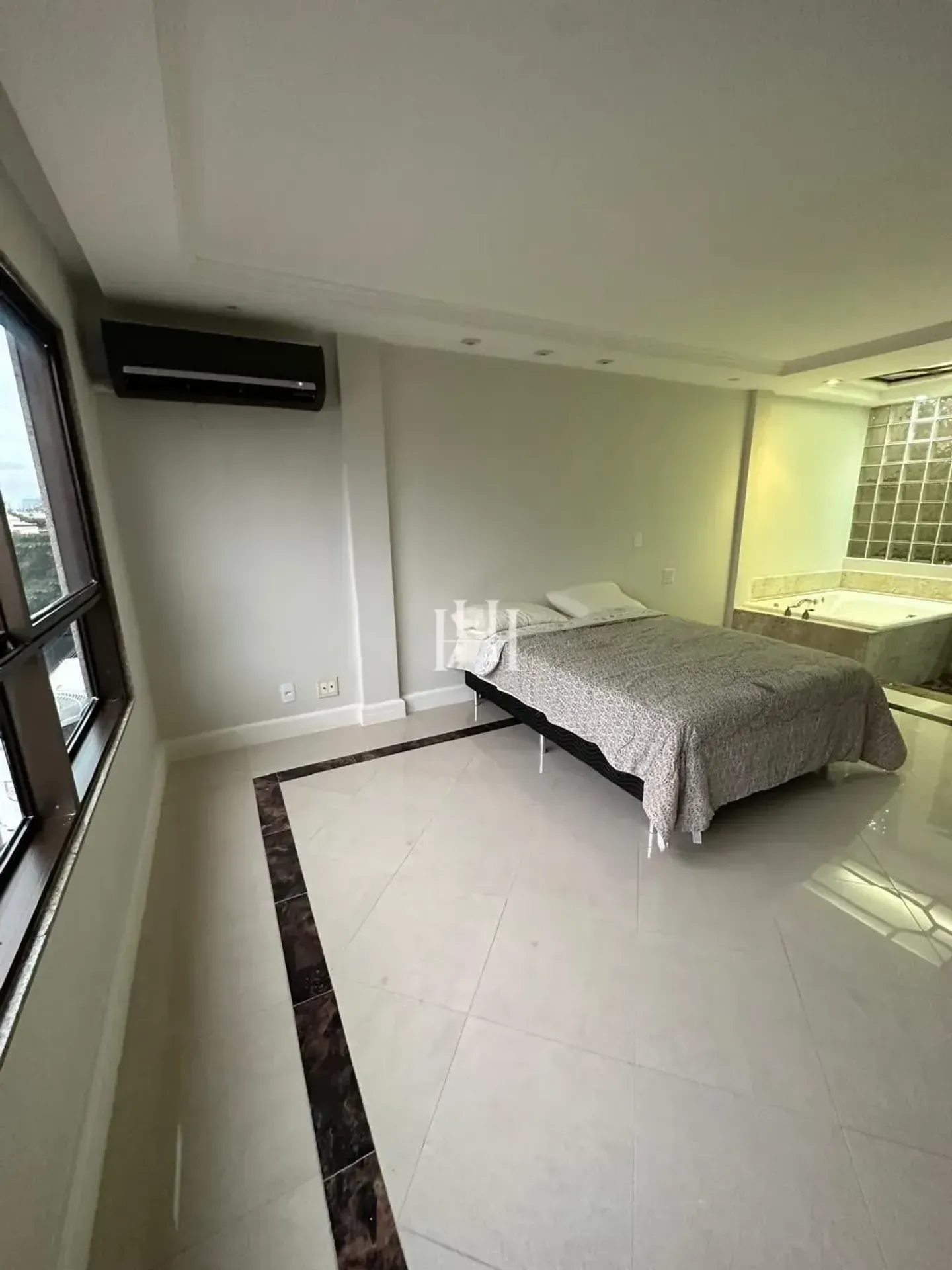 Apartamento com 5 quartos e 5 banheiros, varanda — photo 27