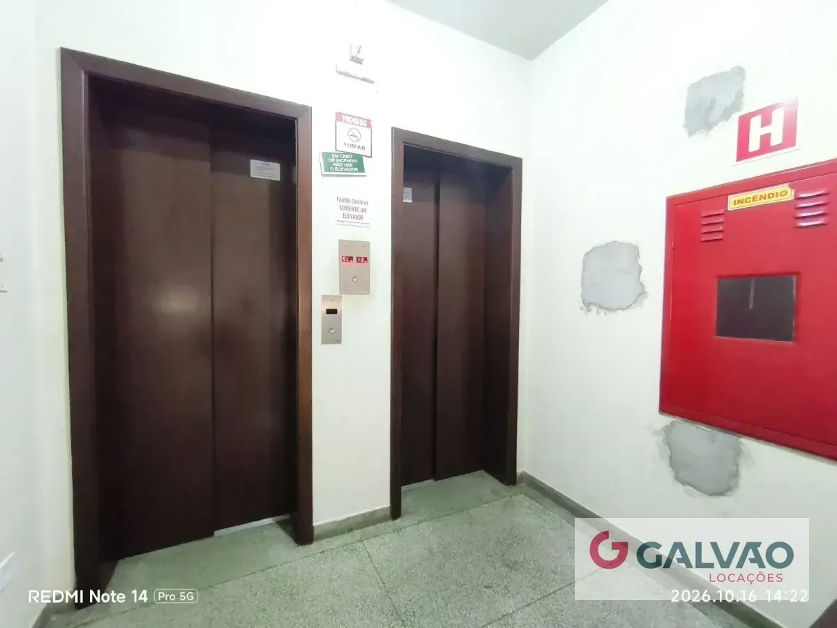 Apartment on the 18th floor with wood or laminate floors — photo 9