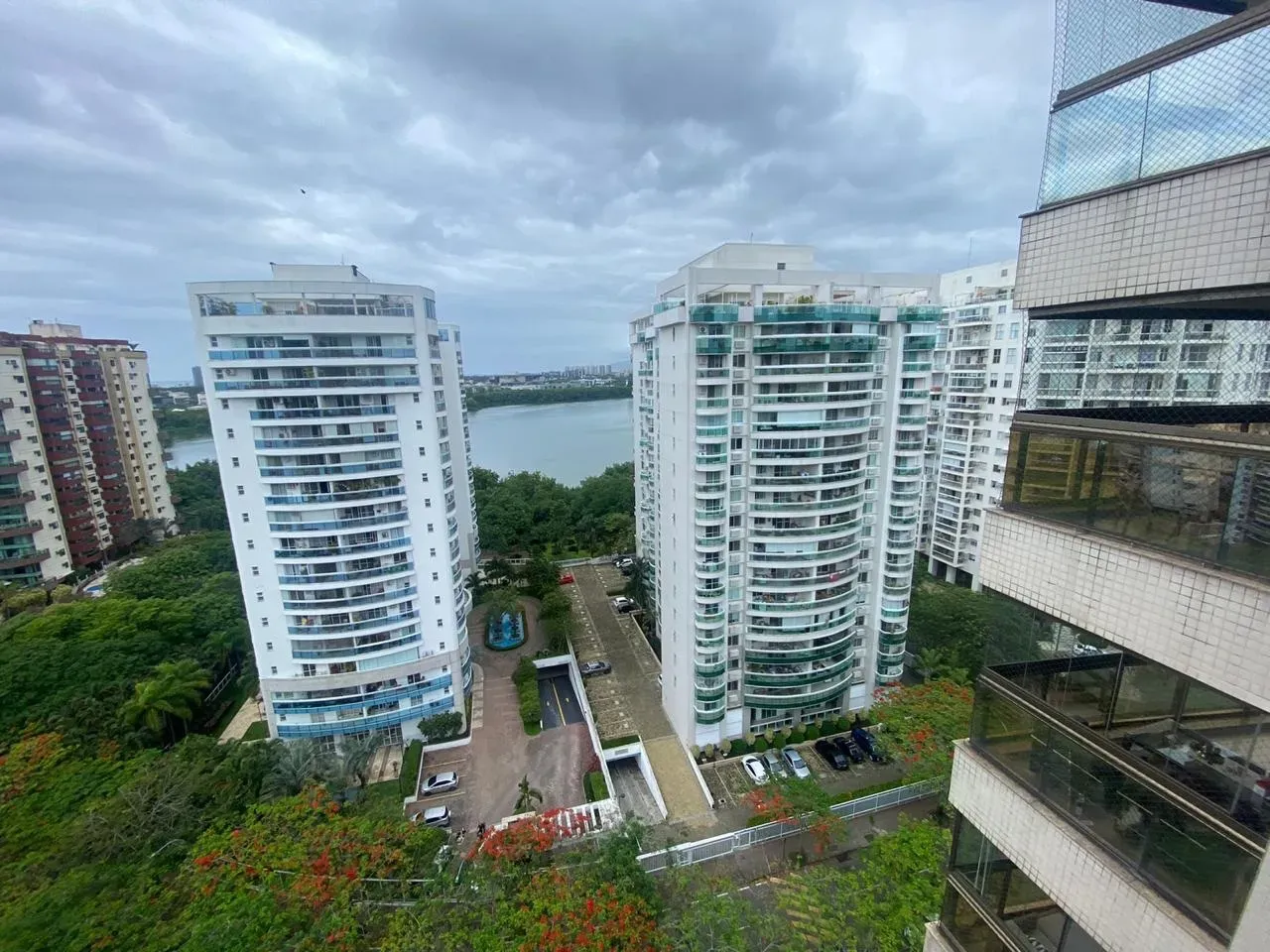 Apartment on the 13th floor with a glass-enclosed balcony — photo 18