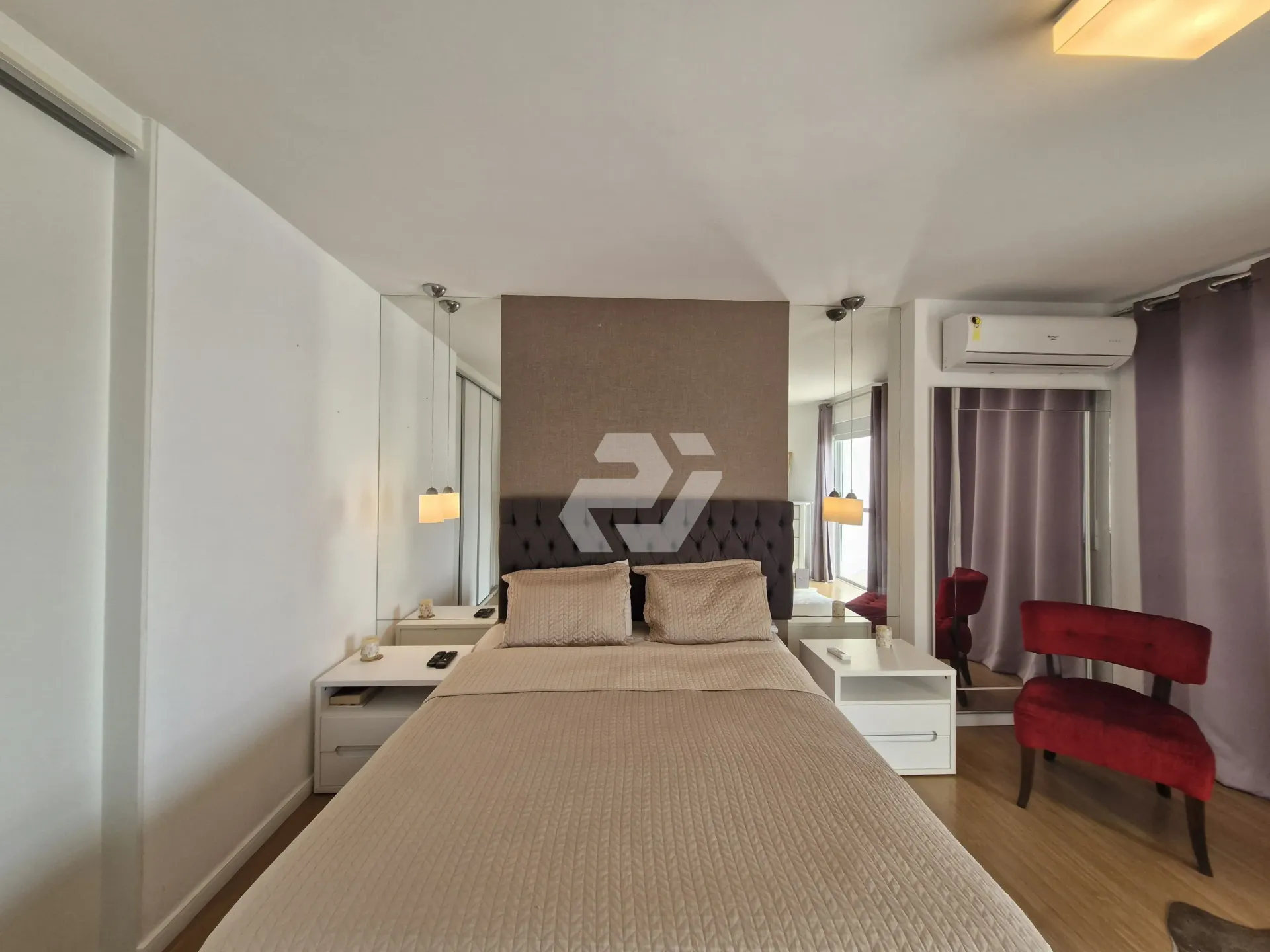 Furnished 4-bedroom apartment with building pool — photo 25