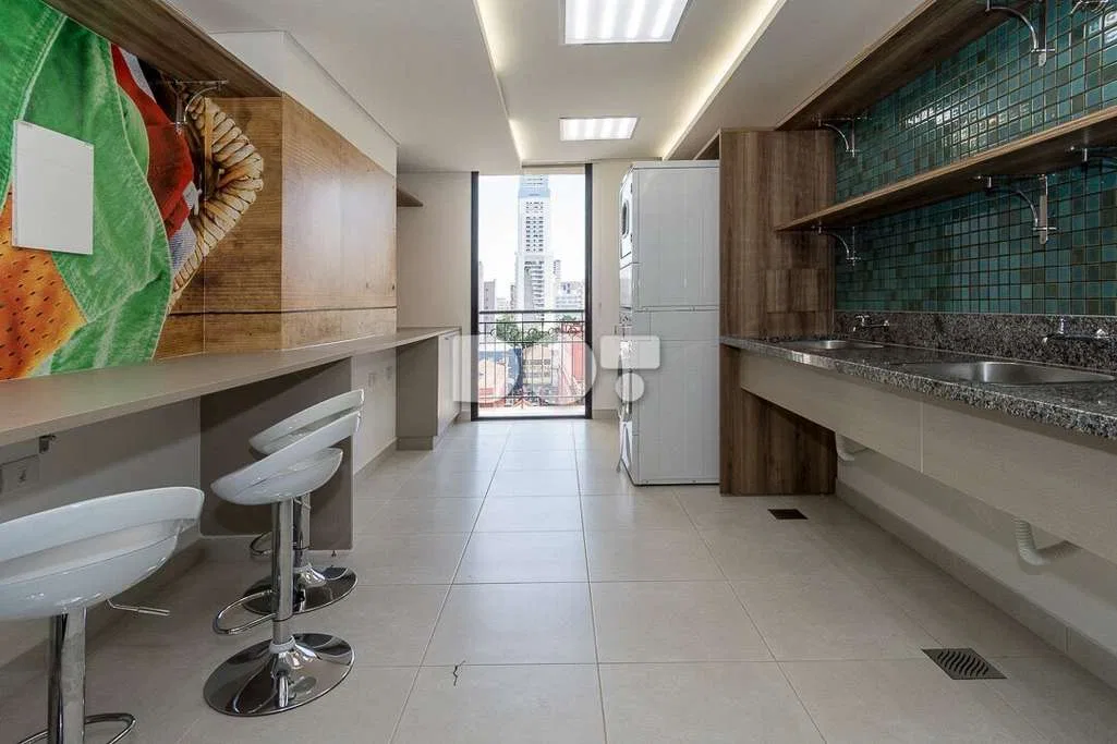 One-bedroom apartment in a building with a gym — photo 17