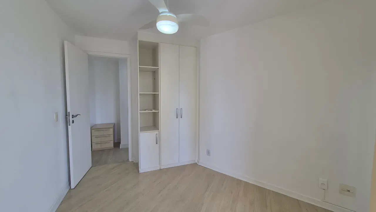 Apartment on the 6th floor with wood or laminate floors — photo 10