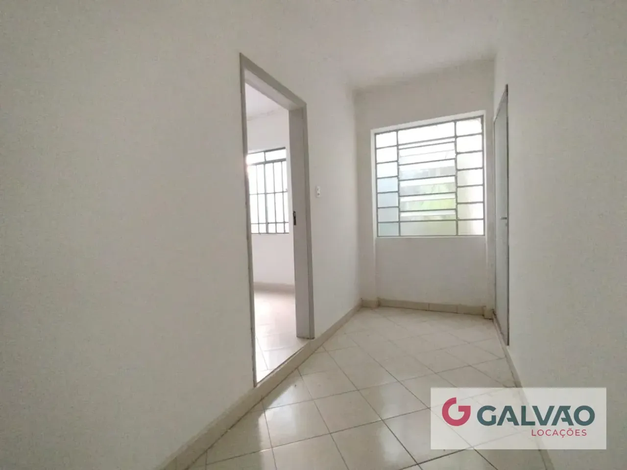 Unfurnished apartment with open-plan kitchen and 3 bedrooms — photo 9