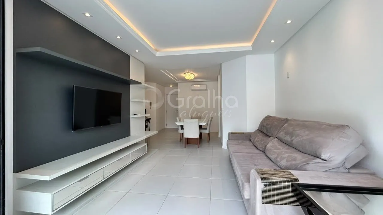 Furnished apartment, 119 m², with floor-to-ceiling windows