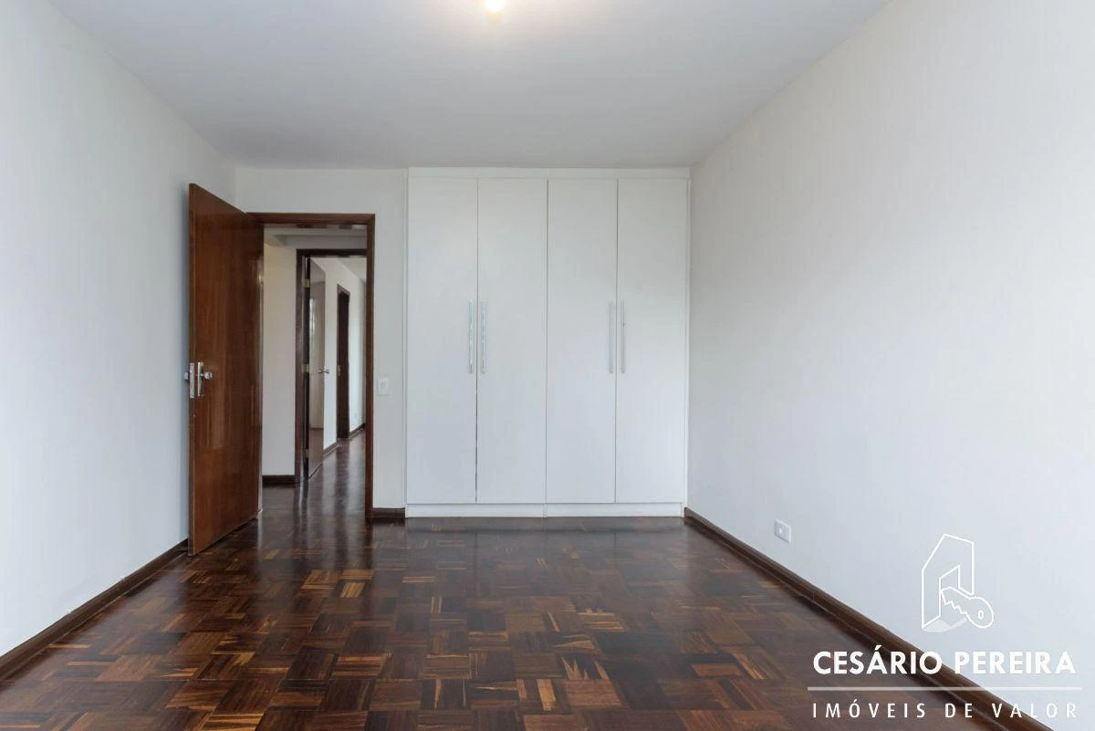 Furnished apartment, 215 m², with a bathtub — photo 4