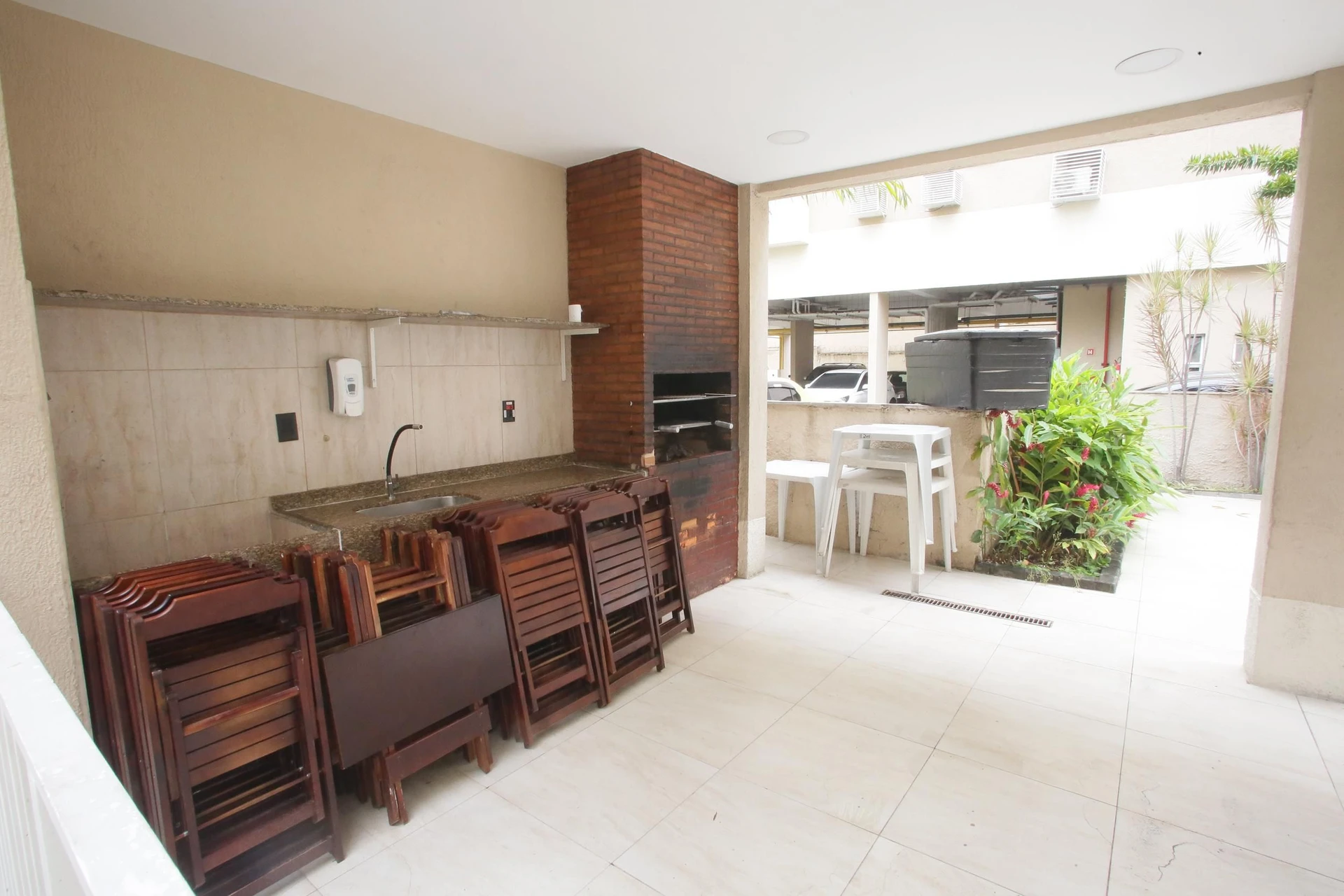 2-bedroom apartment with a mountain view — photo 14