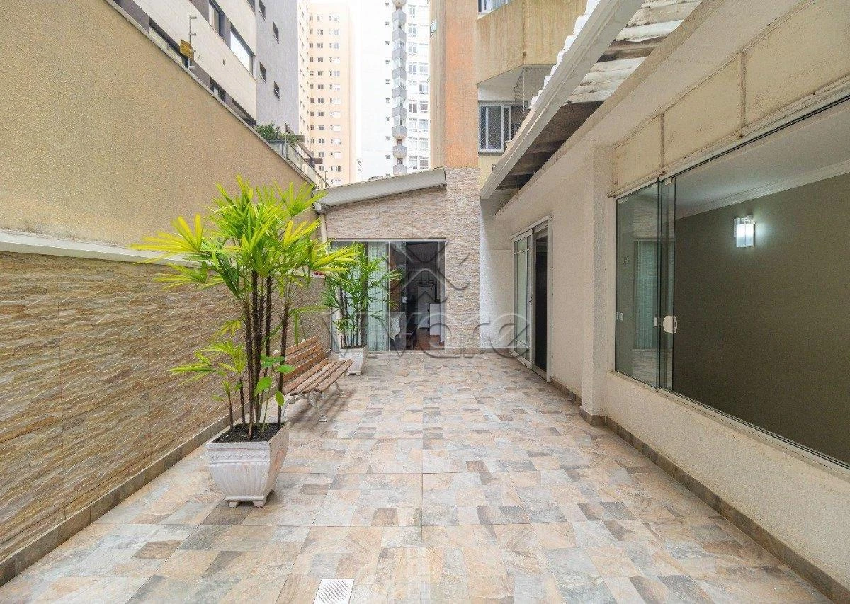 Apartment, 33 m², with a glass-enclosed balcony — photo 25