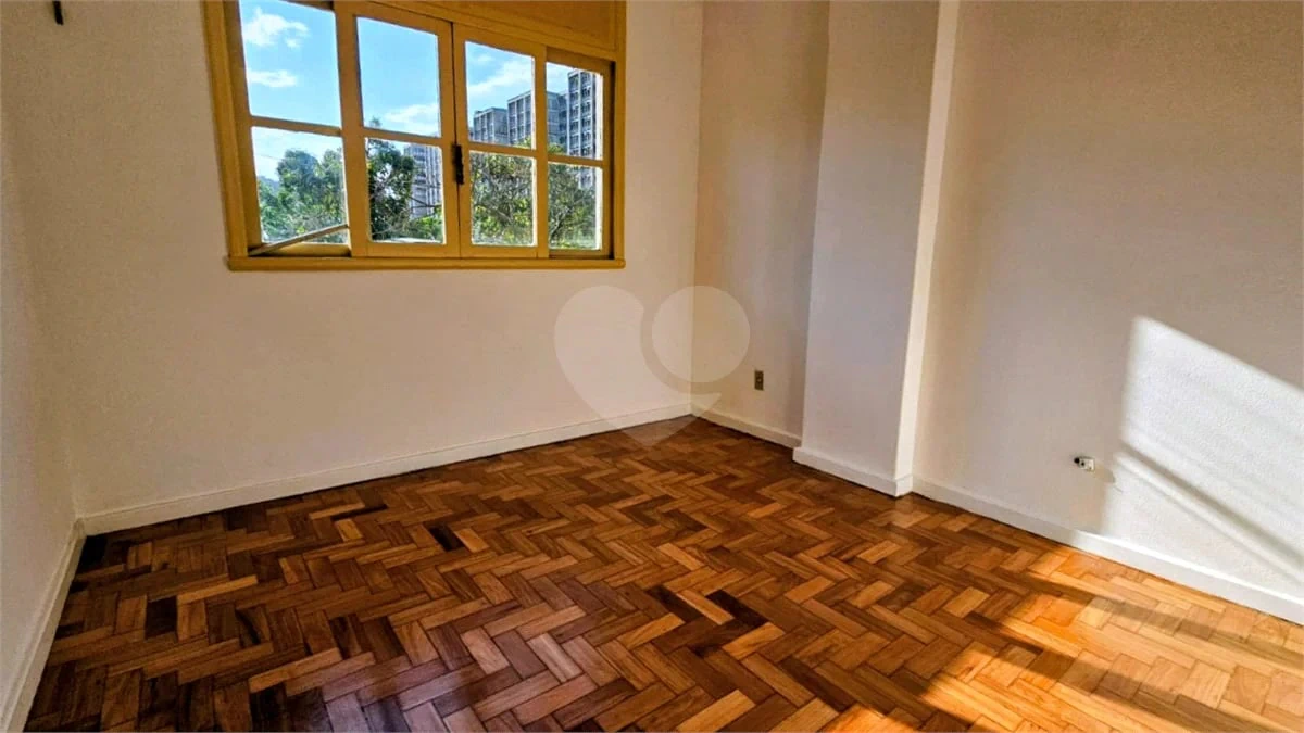 Wood or laminate floors in a 2-bedroom apartment, 58 m² — photo 9