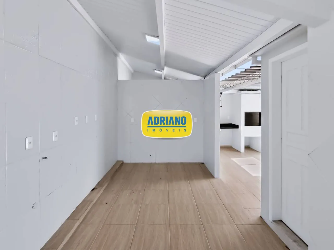 House with 5 bedrooms and a closed-off kitchen — photo 44