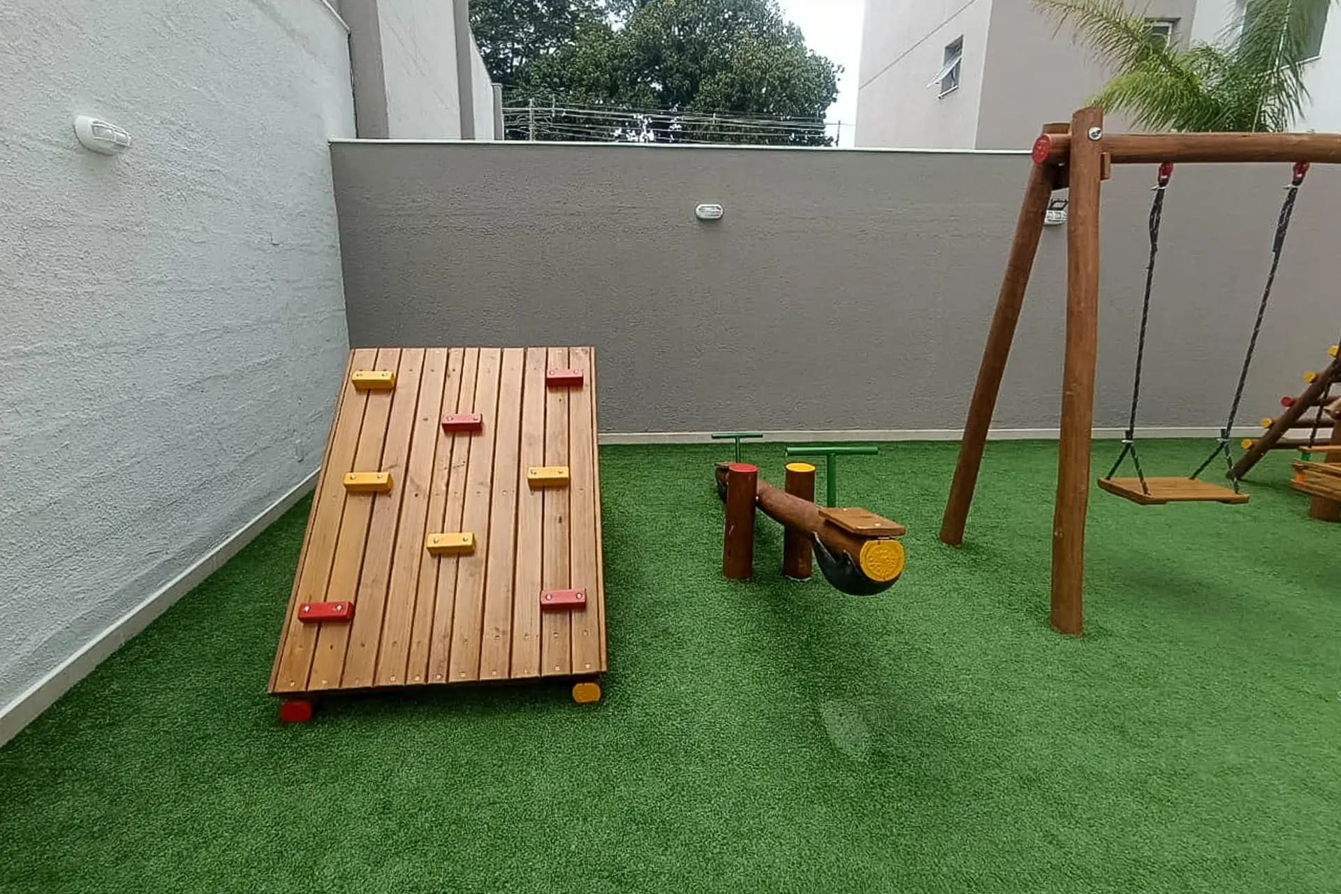 2-bedroom apartment in a building with a gym — photo 10