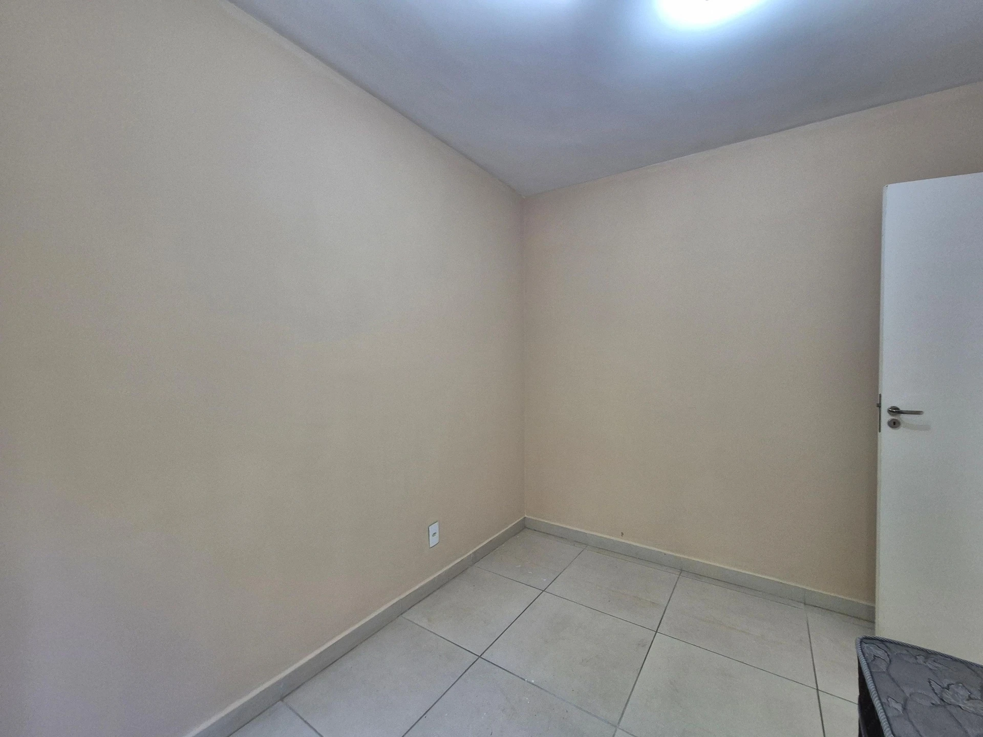 2-bedroom apartment in a building with a gym — photo 9