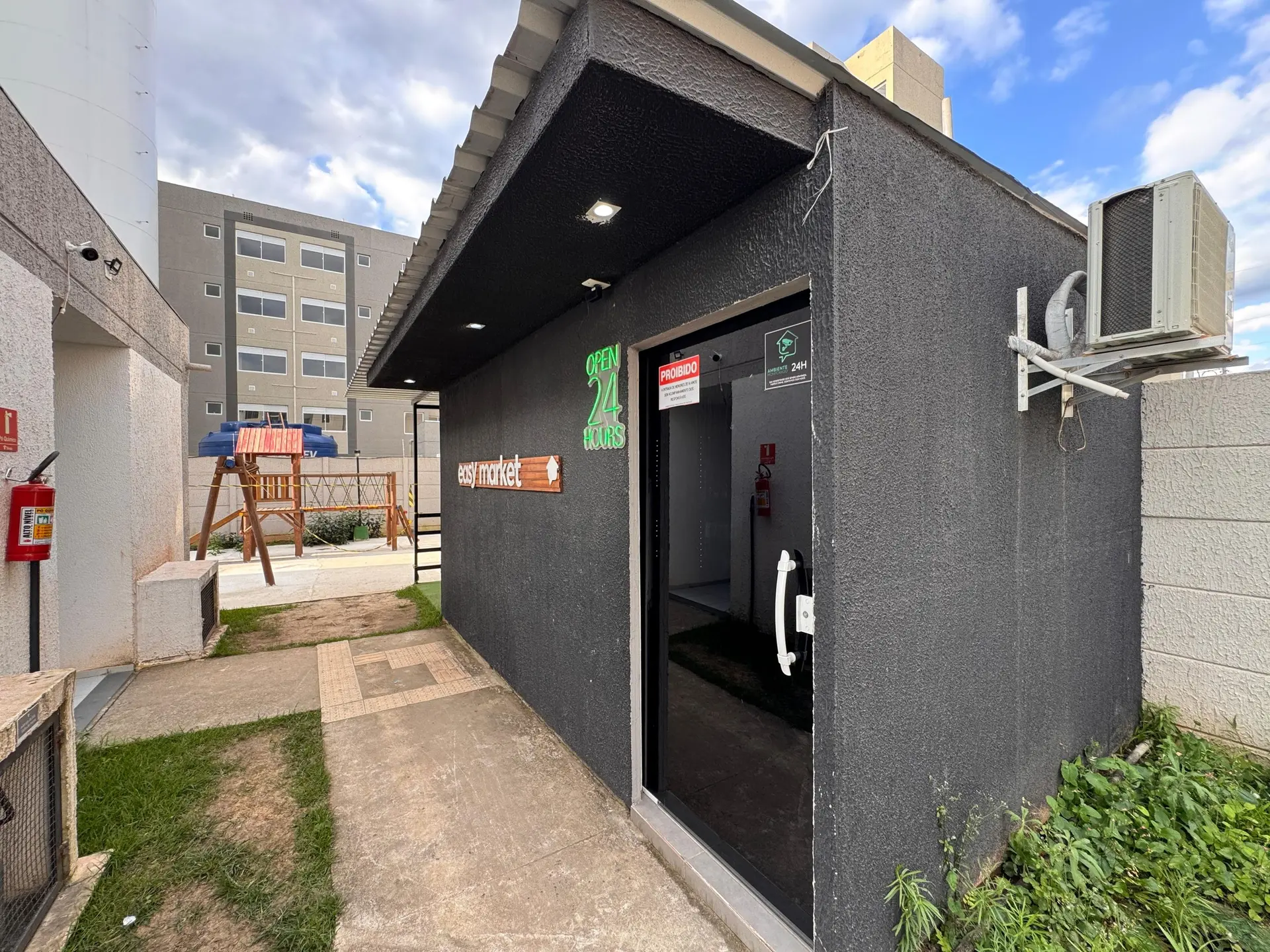 Furnished 2-bedroom apartment with 1 bathroom — photo 34