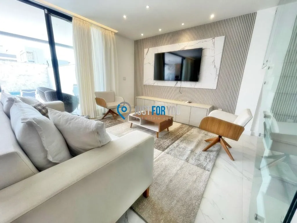 Furnished house with 4 en-suites and 330 m² plus 2 parking — photo 17