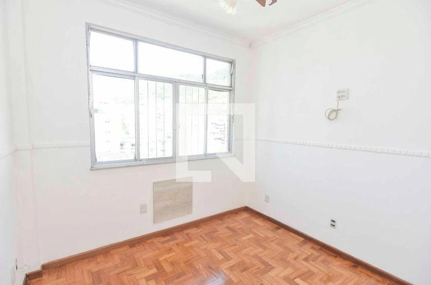 Walk-in closet in a 3-bedroom apartment, 90 m² — photo 6