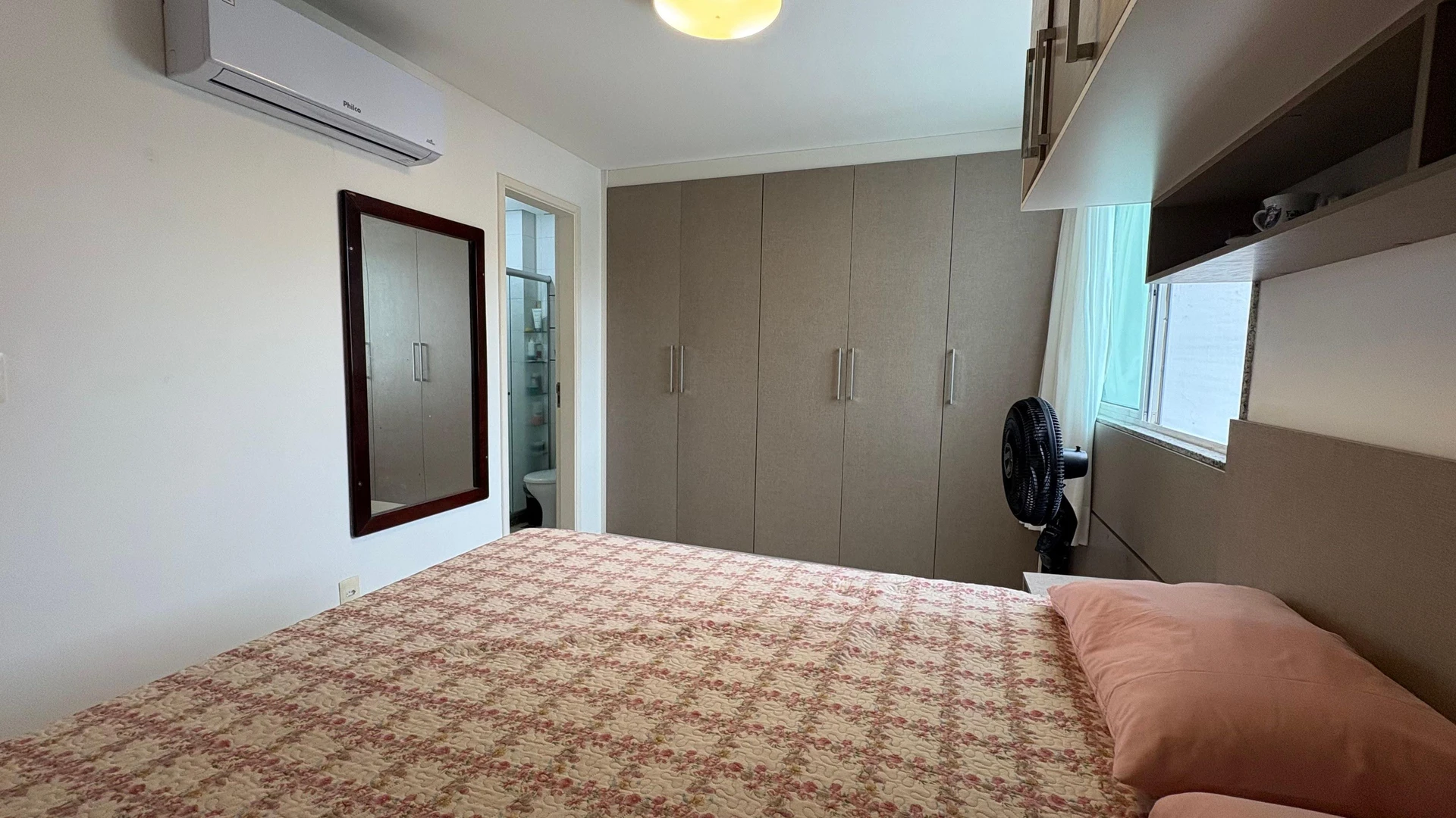 100 m² apartment with a grill on the balcony and a jacuzzi — photo 42