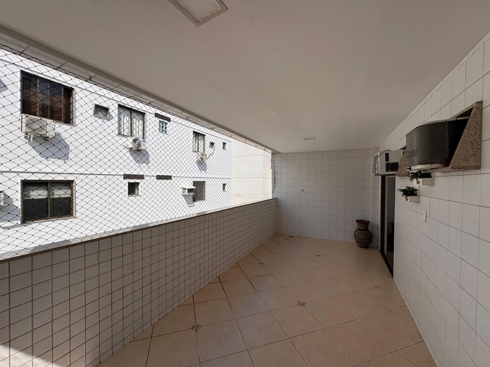 Unfurnished 3-bedroom apartment with a glassed balcony — photo 5