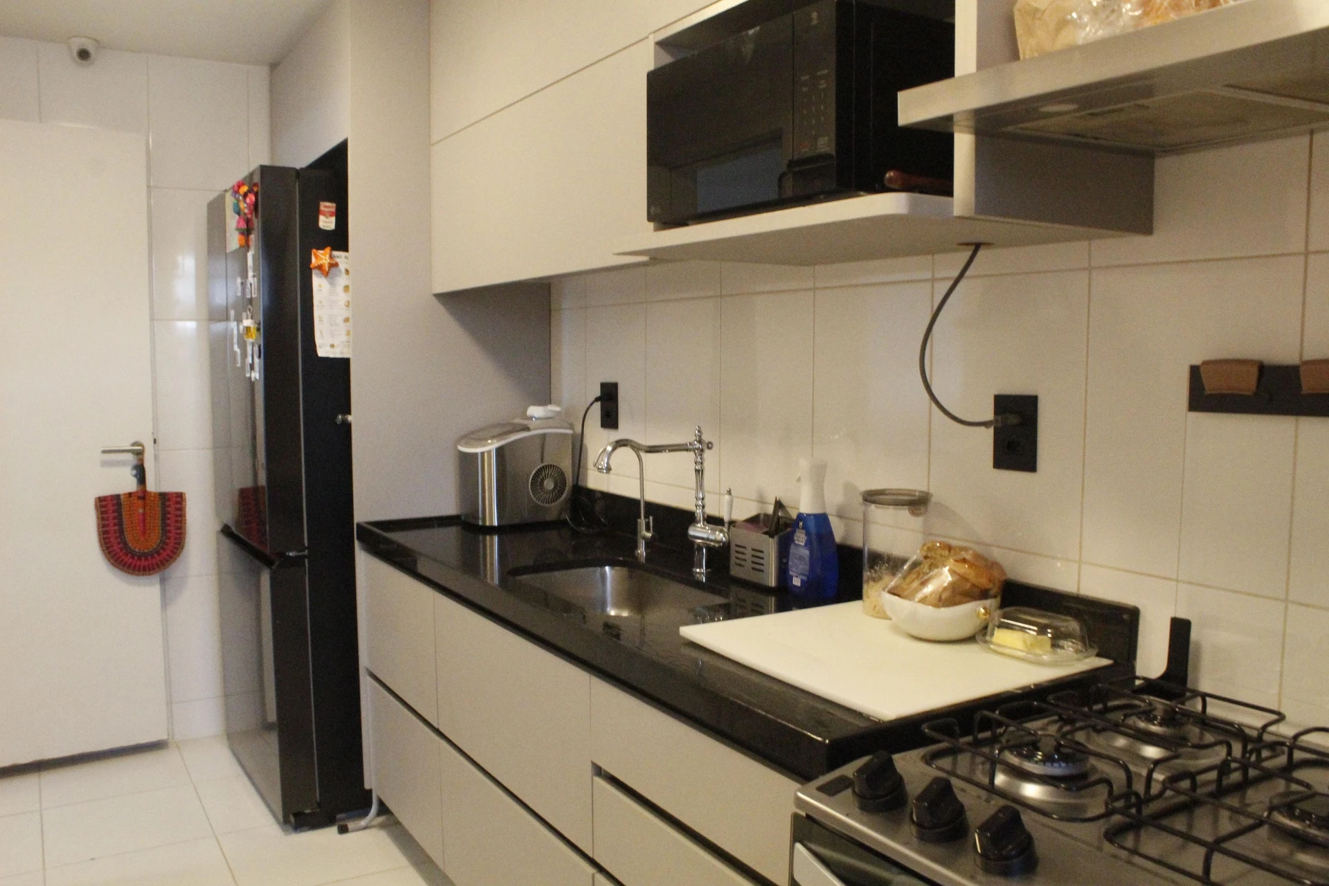 Glass-enclosed balcony in a 3-bedroom apartment, 115 m² — photo 16